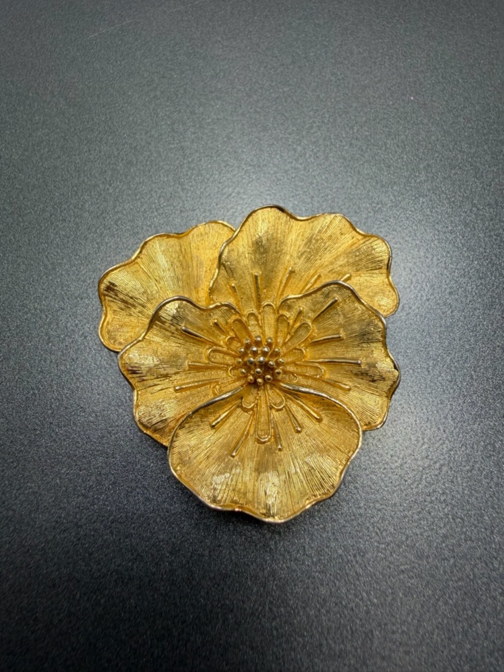 ⬇️⬇️ Vintage Boucher Gold Pansy Brooch #52SB